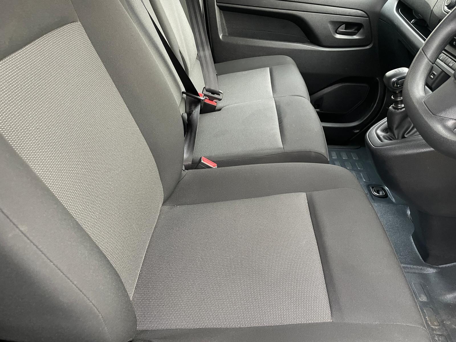 Vauxhall Vivaro - image 8